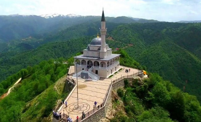Kıble dağı camii