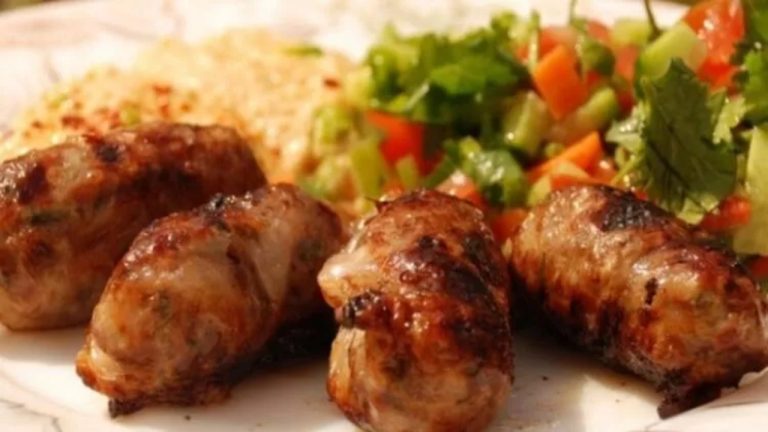 Şeftali kebabı tarifi! Kıbrıs'ın meşhur yemeği şeftali kebabı nasıl yapılır?