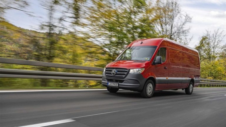 Mercedes elektrikli minibüs modeli eSprinter'ı şubatta tanıtacak