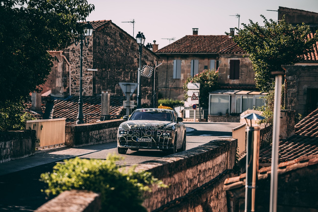 Rolly Royce'un full elektrikli aracı Spectre, yola çıkmaya hazırlanıyor