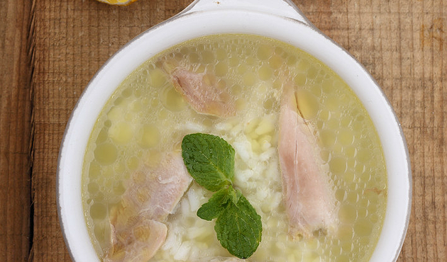 Tavuk suyu çorbası nasıl yapılır?