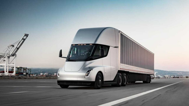 Tesla’nın elektrikli tırı Semi, 36 ton yükle 800 km'lik sürüşü tamamladı