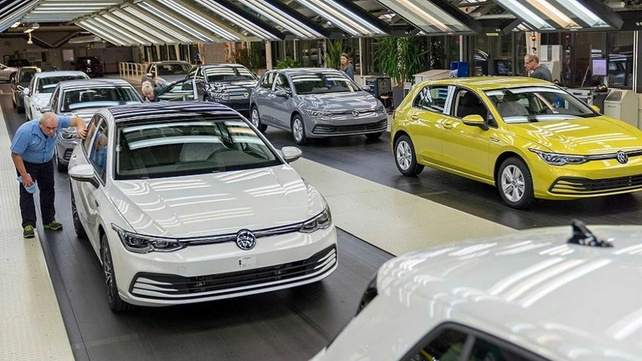 Volkswagen Almanya'da üretimi belli aralıklarla durduruyor