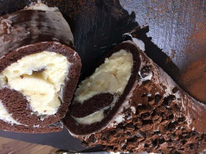 Bu Pastaya Sıkı Sıkıya Sarılasın Gelir: Yemede Yanında Yat Usulü Çikolatalı Muzlu Rulo Pasta Tarifi