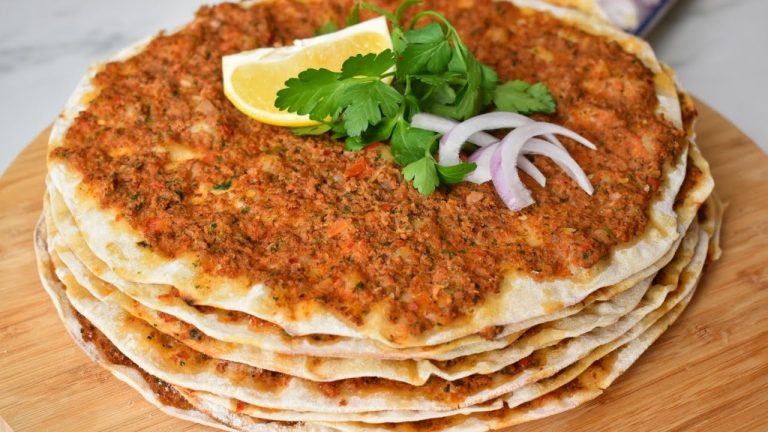 Evde Lahmacun Nasıl Yapılır? Bu Tarif Hem Kolay Hem de Sizi Yormuyor! Hem de Bol İsotlu!