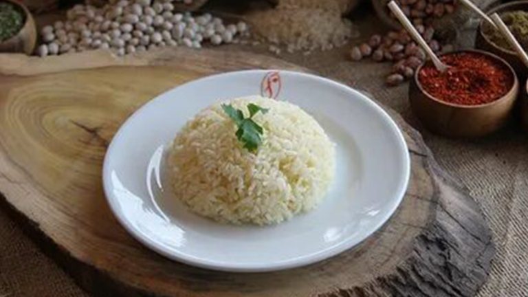 Tanelerini Kaynananıza Tek Tek Saydırın: Tavuk Suyunda Tereyağlı Pirinç Pilavı Tarifi